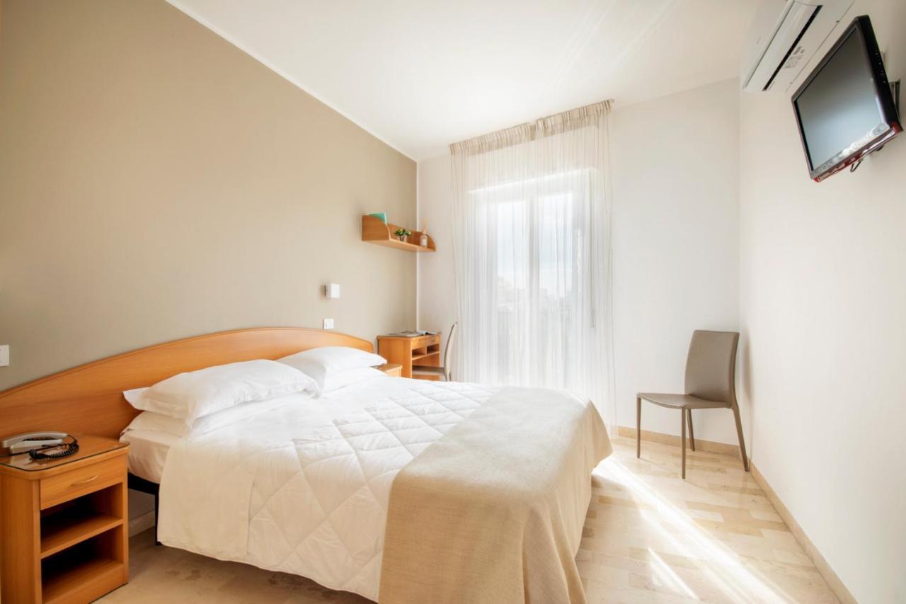 Hotel Bernard San Benedetto del Tronto Ngoại thất bức ảnh