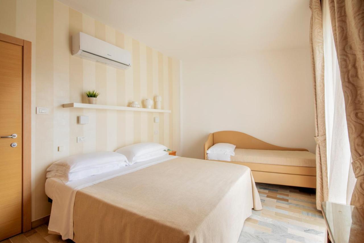 Hotel Bernard San Benedetto del Tronto Ngoại thất bức ảnh